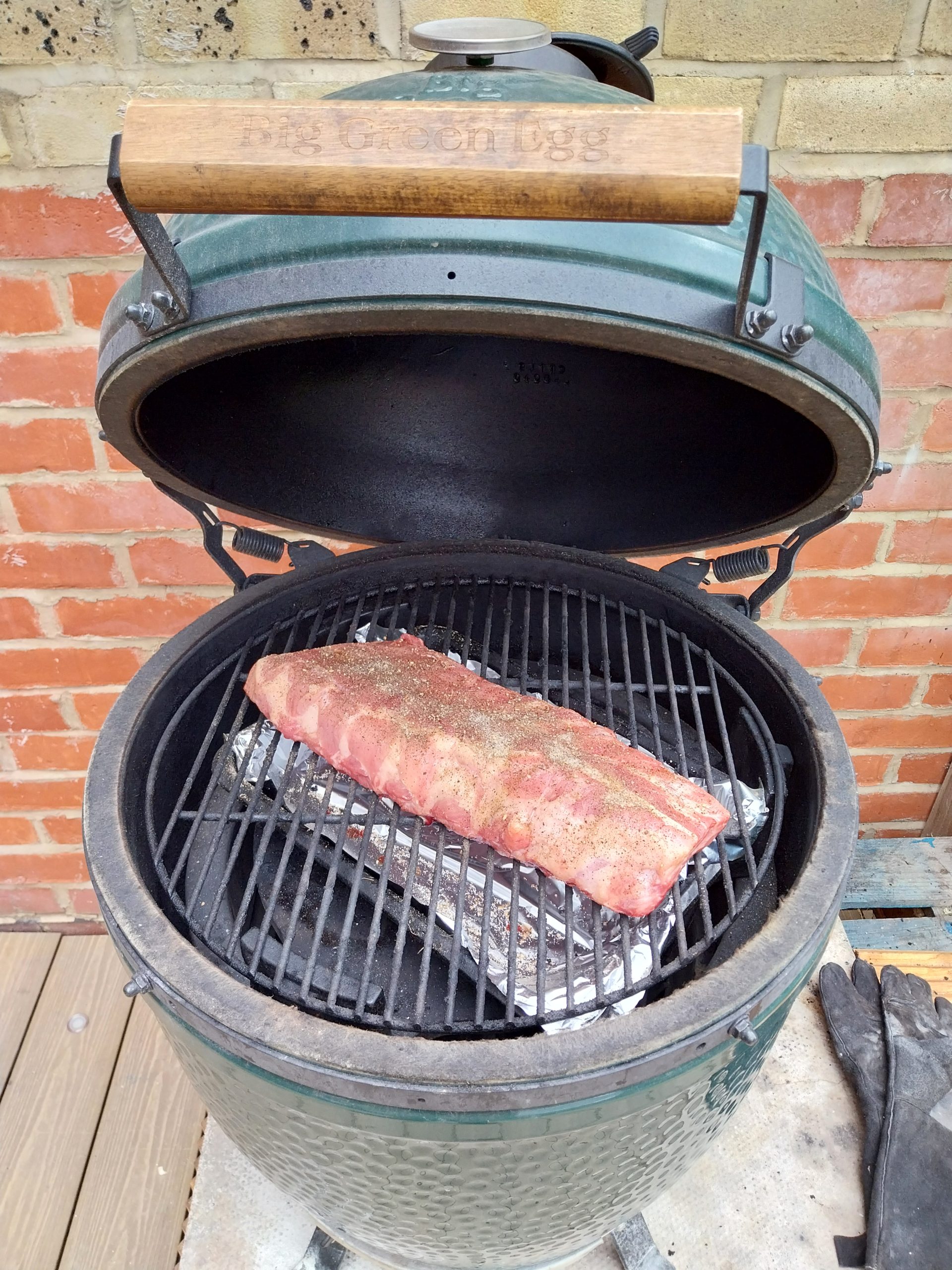 The same rack on the grate a few minutes later, now seasoned with salt and pepper, the Egg's lid still open